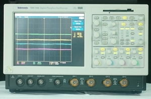Tektronix TDS7104数字荧光示波器